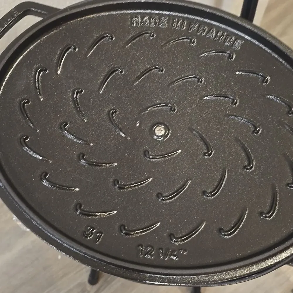 Staub Enameled Cast Iron French Oven‎ 6 1/4QT- Matte Black